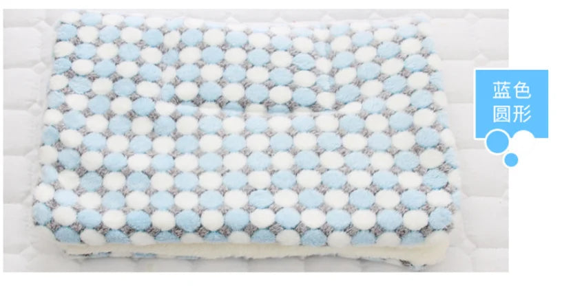 Soft Flannel Dog Blanket – Warm, Cosy Fleece Mat for Sofa, Bed & Crate