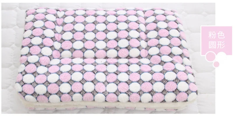 Soft Flannel Dog Blanket – Warm, Cosy Fleece Mat for Sofa, Bed & Crate